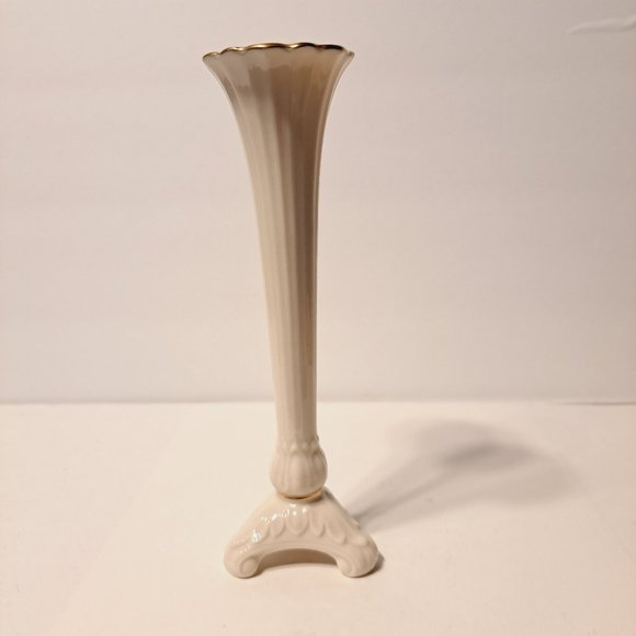 Lenox Ivory w/ Gold Trim 7-1/2" Tall Tri-Footed Scalloped Ceramic Bud Vase USA - Picture 6 of 12